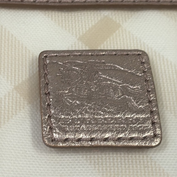 BURBERRY Gold/Lime Supernova Check Vinyl and Leather
Lawrence Snap Pouch - Picture 4 of 12